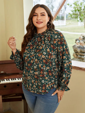 Blusa Feminina com gola de gravata manga de encampanada - Thalía. Plus Size