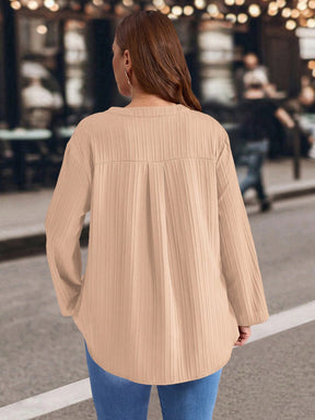 Blusa Feminina de mangas dobradas com gola entalhada - Melina. Plus Size