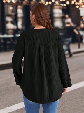 Blusa Feminina de mangas dobradas com gola entalhada - Melina. Plus Size