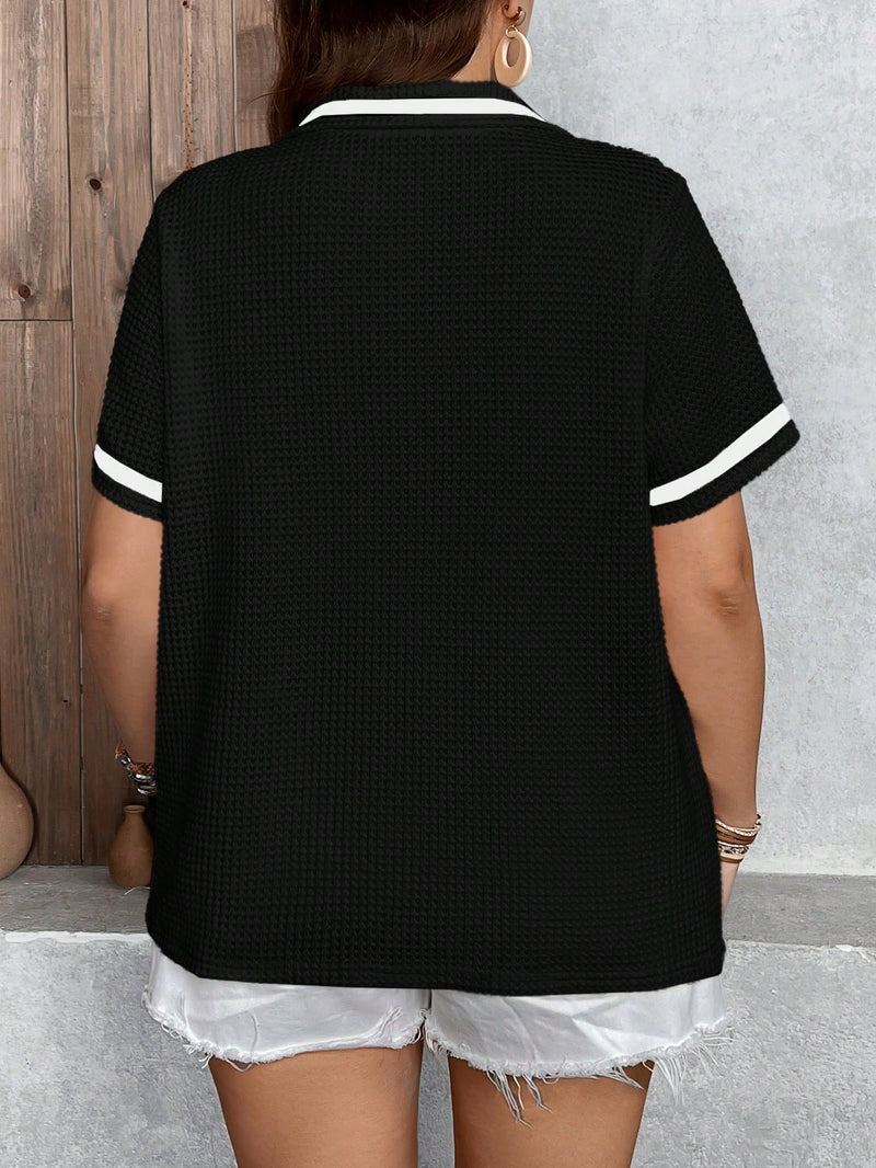 Blusa Polo Feminina com Gola Contrastante e Manga Curta - Camille. Plus Size