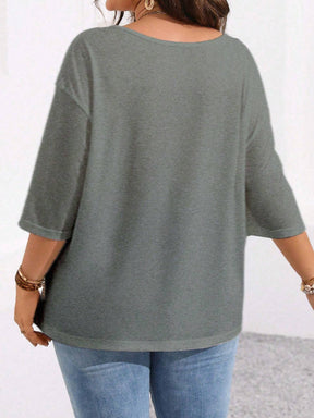 Camisa Feminina Minimalista Gola Redonda - Zayla. Plus Size