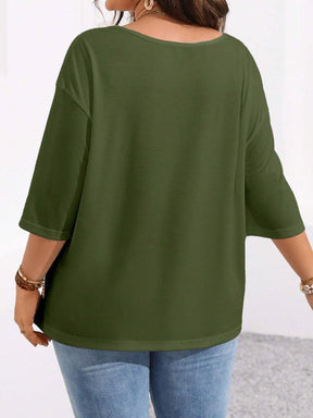 Camisa Feminina Minimalista Gola Redonda - Zayla. Plus Size