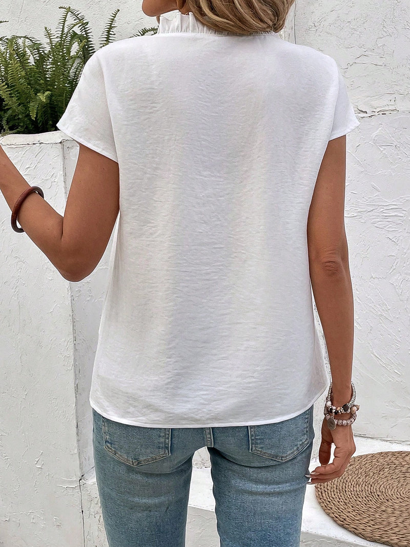 Camisa Feminina com Detalhe em Babados e Manga Morcego - Paolla