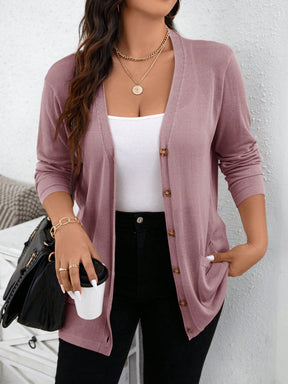 Cardigan Feminina com botões na frontal e bolsos duplos - Melany. Plus Size