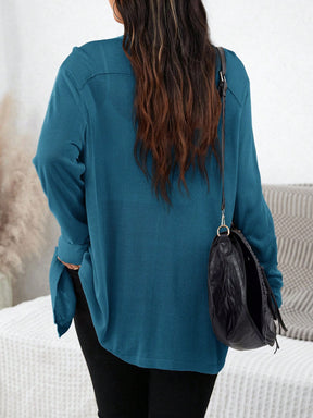 Cardigan Feminina com botões na frontal e bolsos duplos - Melany. Plus Size