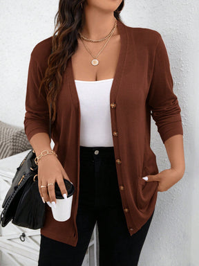 Cardigan Feminina com botões na frontal e bolsos duplos - Melany. Plus Size