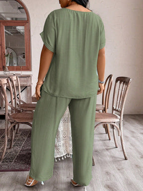 Conjunto feminino de blusa manga curta e calça Telma. Plus Size