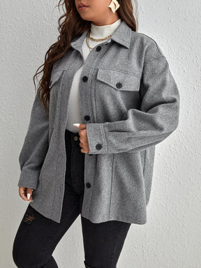 Jaqueta com bolso e botões frontais Lissy. Plus Size 