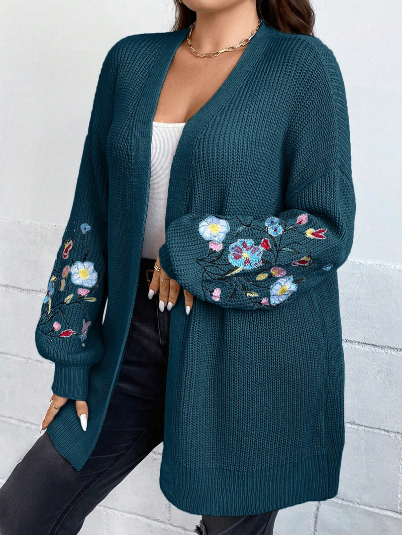 Cardigan em tricô Feminina com bordado na manga Maribel. Plus Size