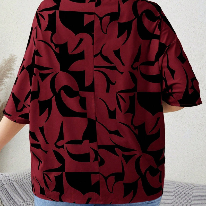 Camiseta Feminina com decote em V e estampas Geométricas