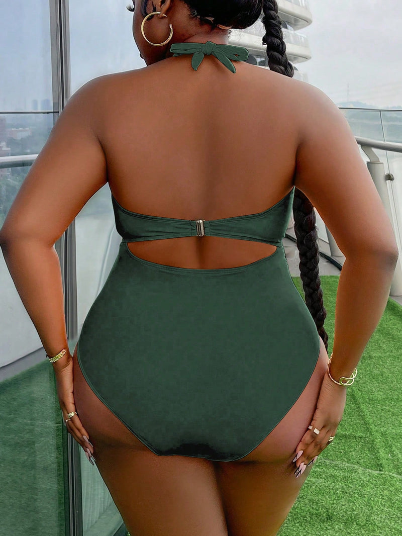 Maiô Feminino com Decote Halter e Recortes Vazados - Alana. Plus Size