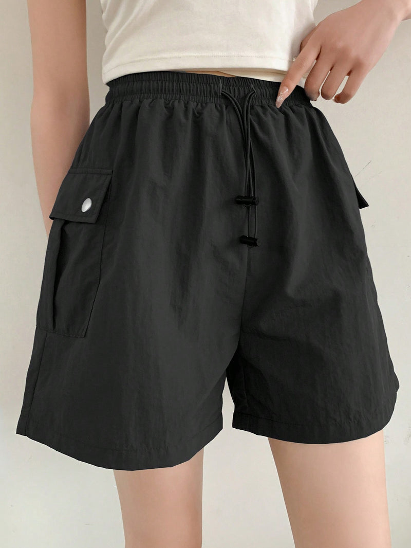 Short Feminino Com Cordão E Bolsos Cargo Laura