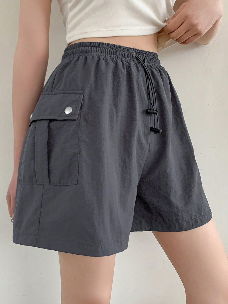 Short Feminino Com Cordão E Bolsos Cargo Laura