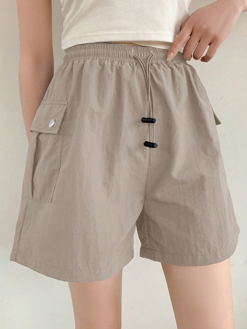 Short Feminino Com Cordão E Bolsos Cargo Laura