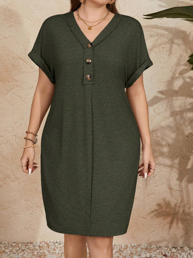 Vestido feminino gola V e falsos botões Paula. Plus Size